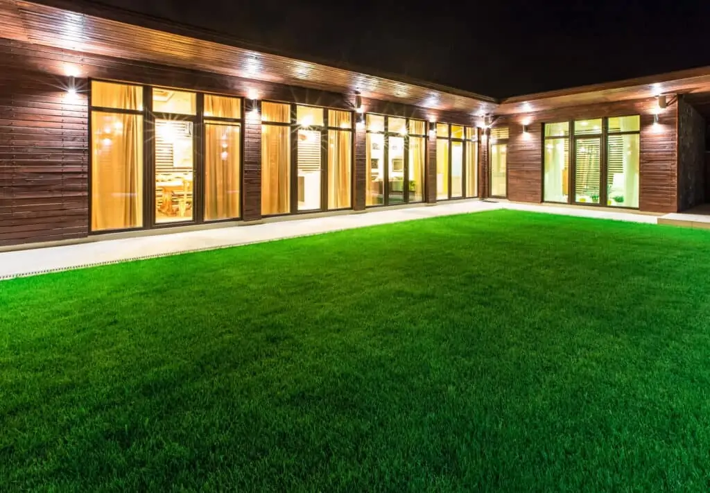 العشب الطبيعي بالمدينة المنورة